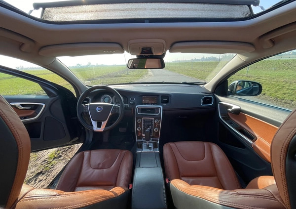 Volvo V60 cena 59900 przebieg: 155000, rok produkcji 2011 z Jarocin małe 137